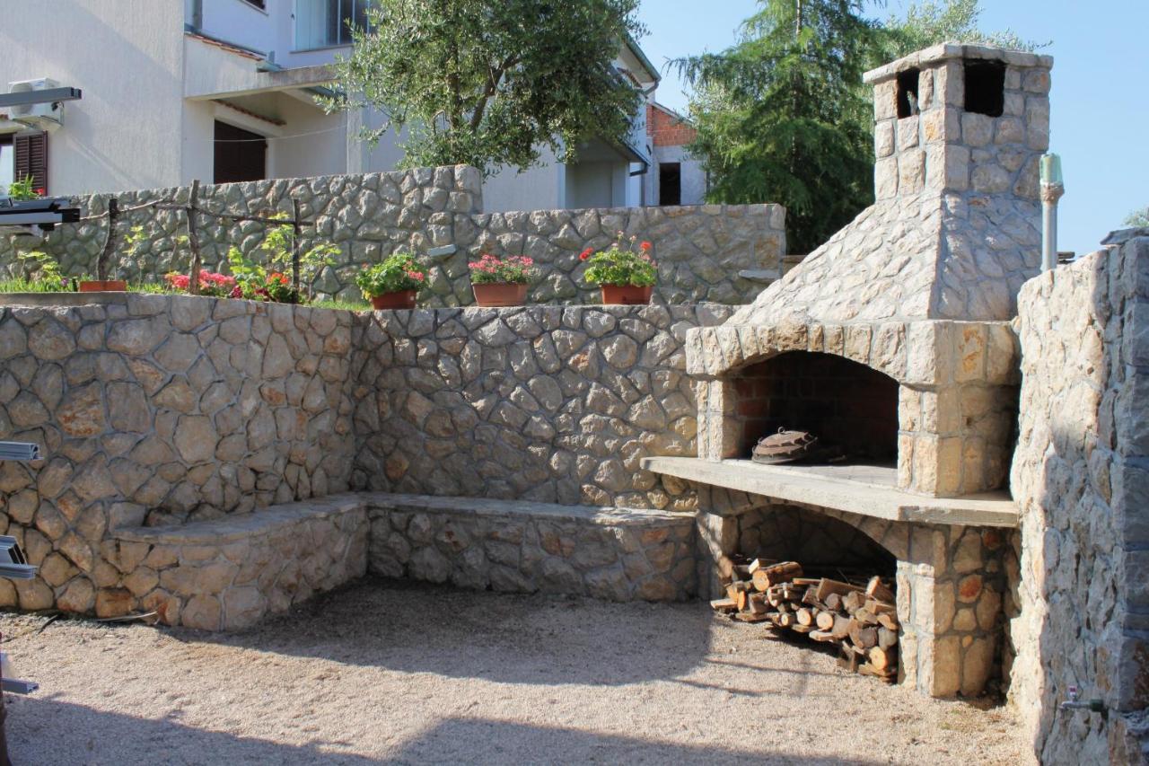 Apartment Njivice 5458D ภายนอก รูปภาพ